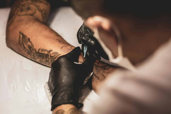 Comment concevoir des motifs de tatouage personnalisés ?